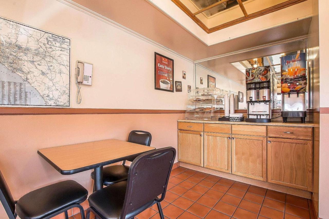Econo Lodge Anaheim North Buitenkant foto