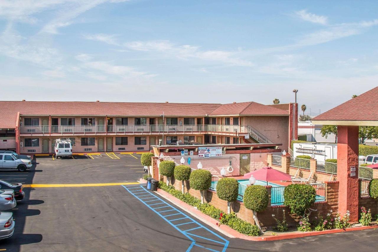 Econo Lodge Anaheim North Buitenkant foto